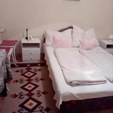 Uj Elet Weekend House *