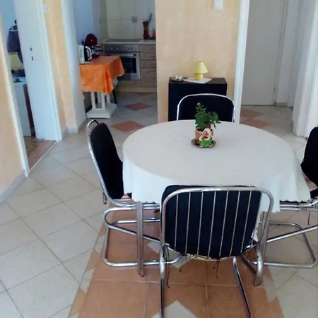 Uj Elet Weekend House Tatil Evi Balatonkeresztúr