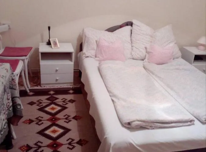 Uj Elet Weekend House *