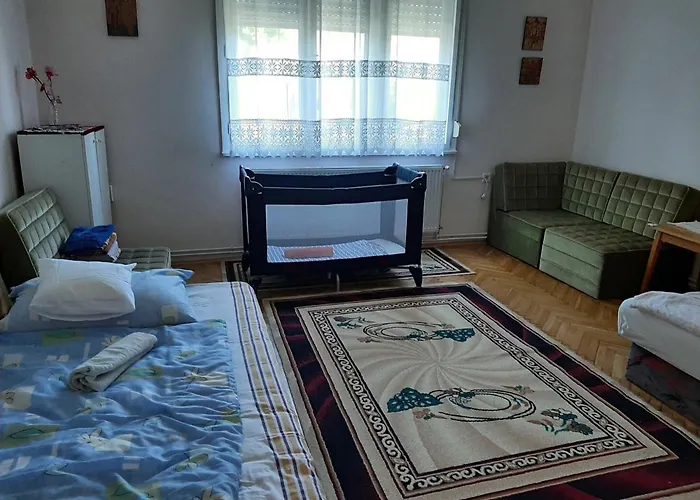 Uj Elet Weekend House