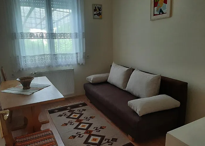 Uj Elet Weekend House